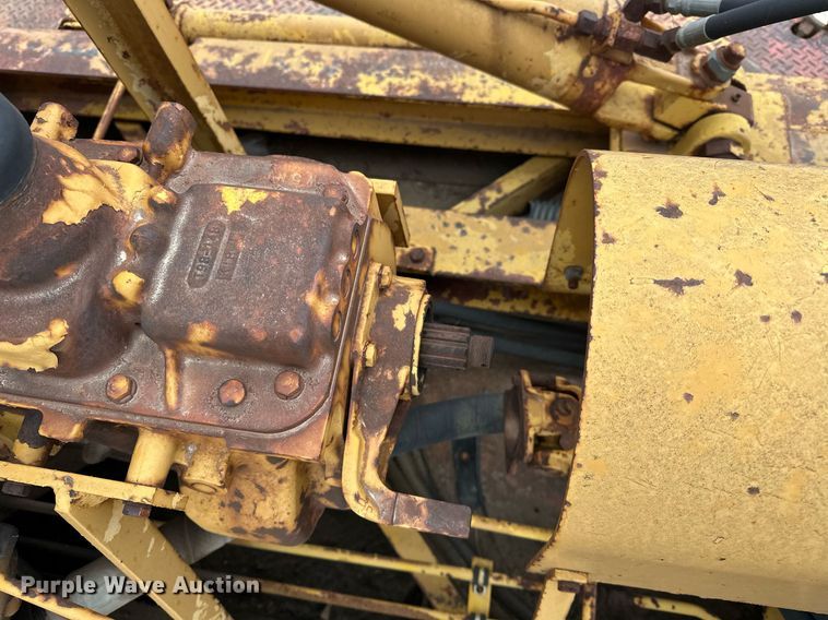 image for item DW5102 1985 Ford F700 drilling rig truck