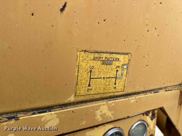 image for item DW5102 1985 Ford F700 drilling rig truck