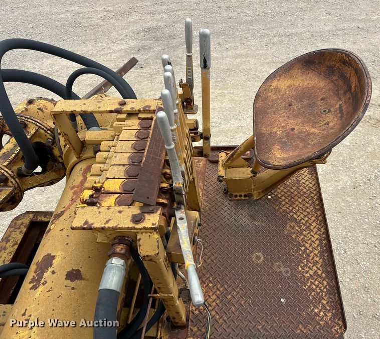 image for item DW5102 1985 Ford F700 drilling rig truck