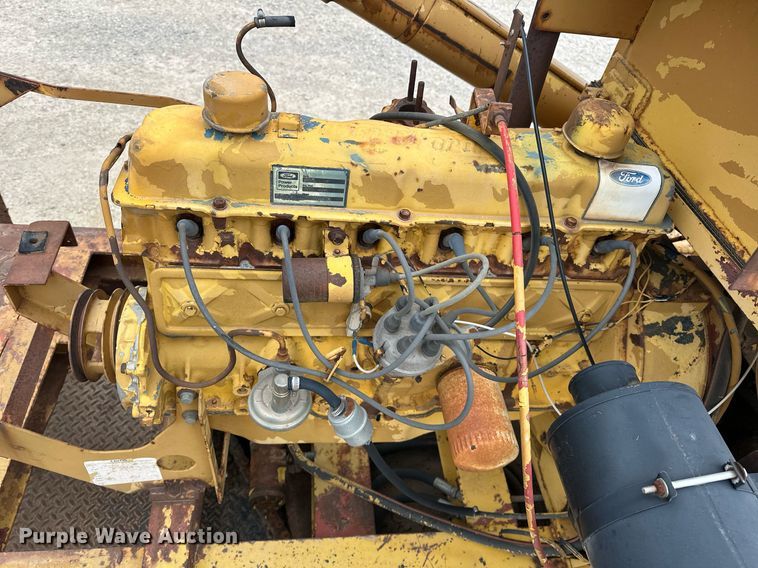 image for item DW5102 1985 Ford F700 drilling rig truck