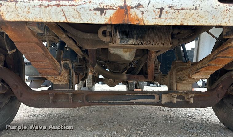 image for item DW5102 1985 Ford F700 drilling rig truck