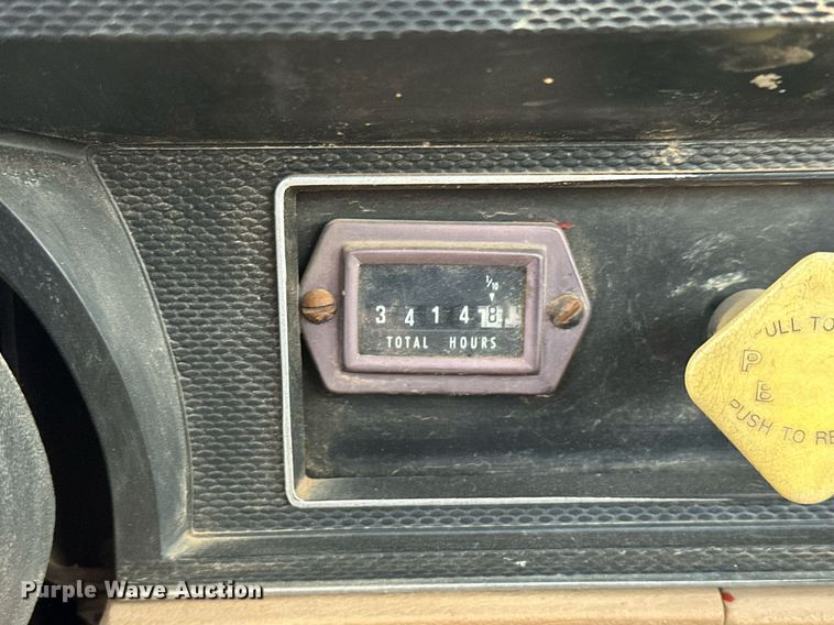 image for item DW5102 1985 Ford F700 drilling rig truck