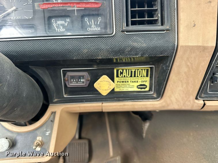 image for item DW5102 1985 Ford F700 drilling rig truck