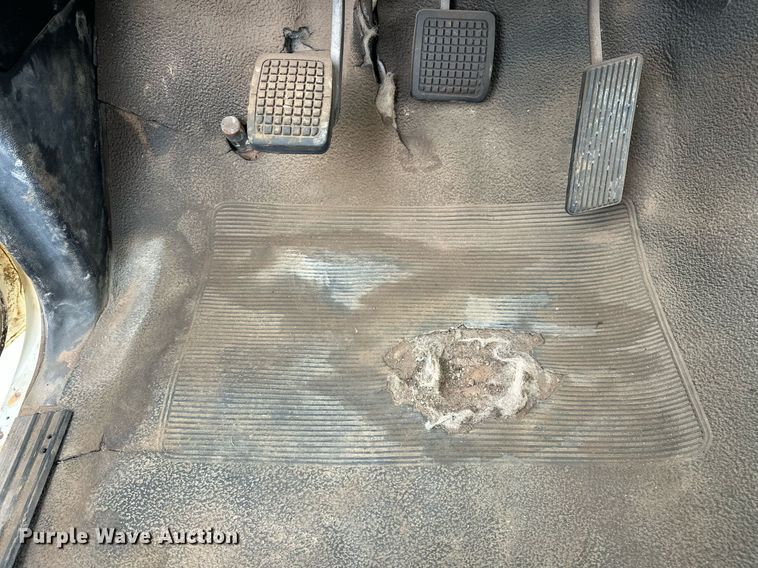 image for item DW5102 1985 Ford F700 drilling rig truck