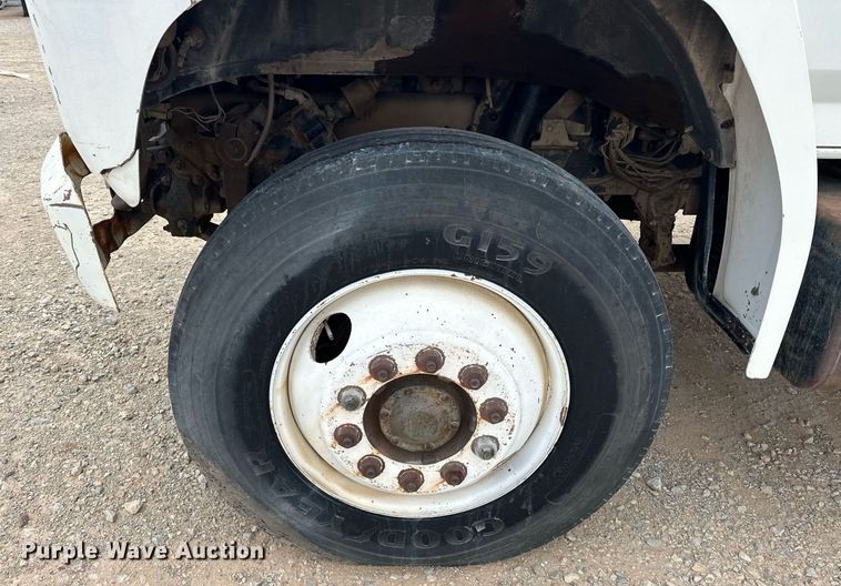 image for item DW5102 1985 Ford F700 drilling rig truck