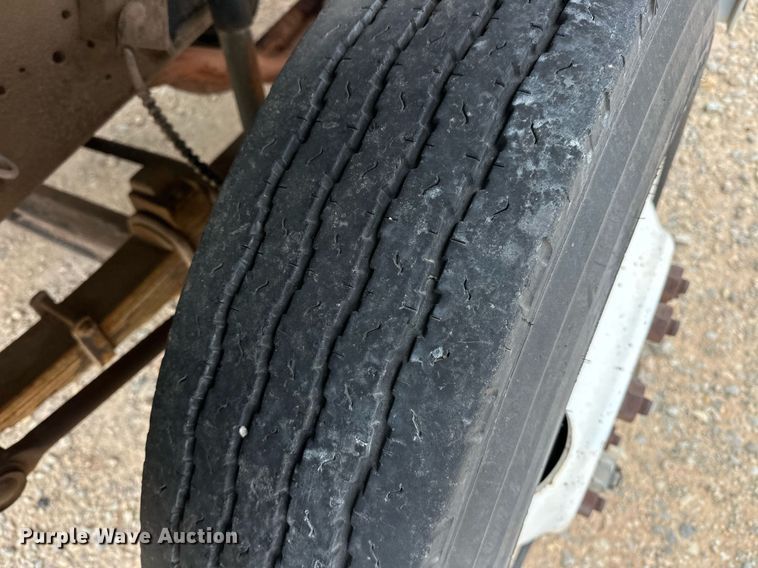 image for item DW5102 1985 Ford F700 drilling rig truck