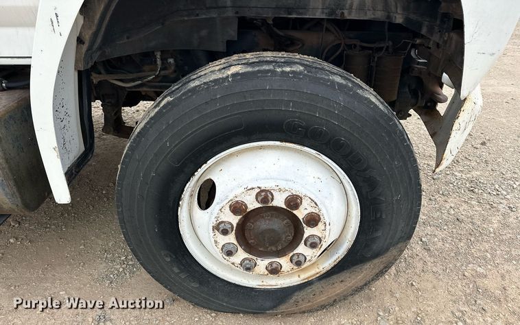 image for item DW5102 1985 Ford F700 drilling rig truck