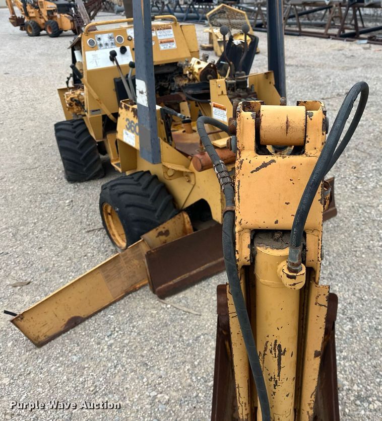 image for item DW5105 1998 Case 360 trencher