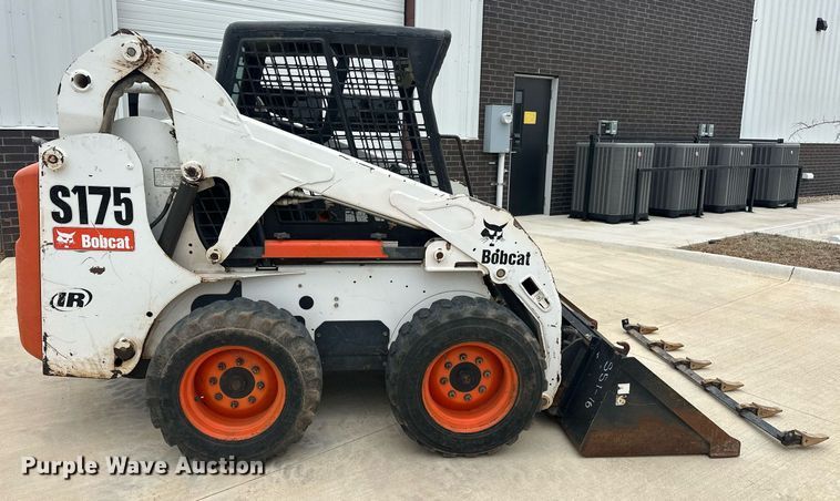 image for item DW5111 2001 Bobcat S175 skid steer loader