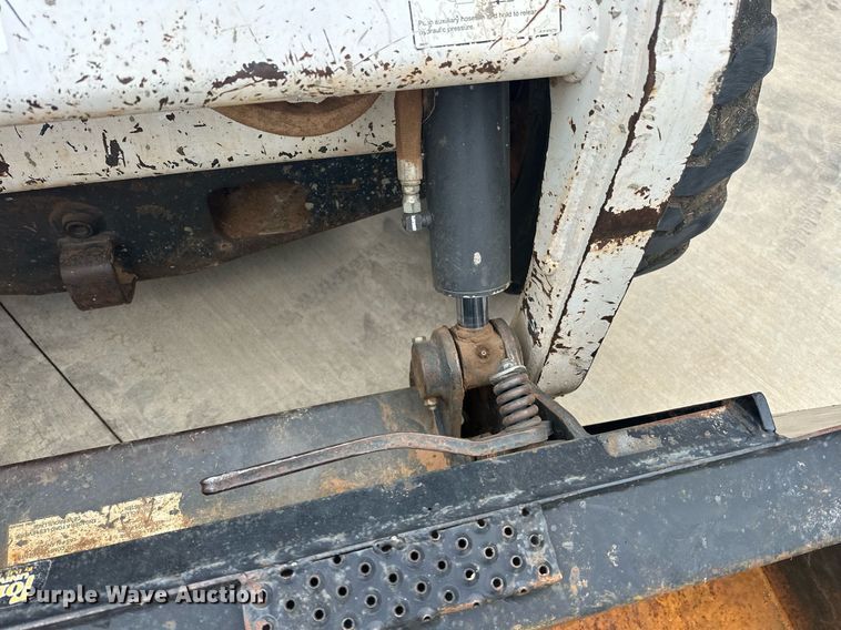 image for item DW5111 2001 Bobcat S175 skid steer loader