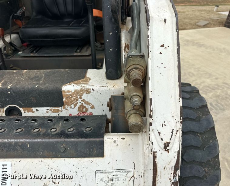 image for item DW5111 2001 Bobcat S175 skid steer loader