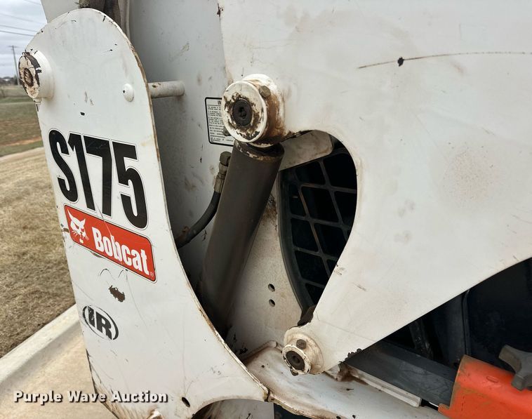 image for item DW5111 2001 Bobcat S175 skid steer loader