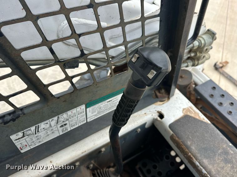 image for item DW5111 2001 Bobcat S175 skid steer loader