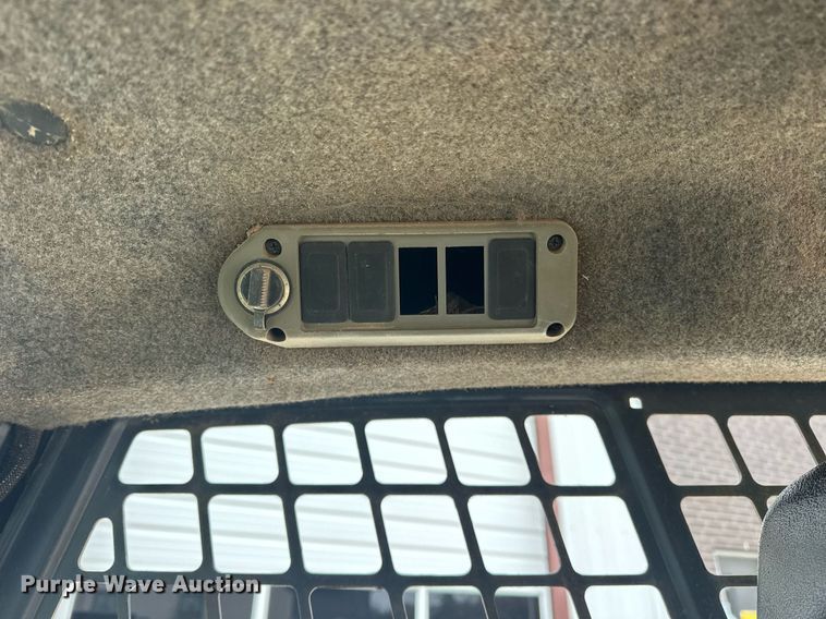 image for item DW5111 2001 Bobcat S175 skid steer loader