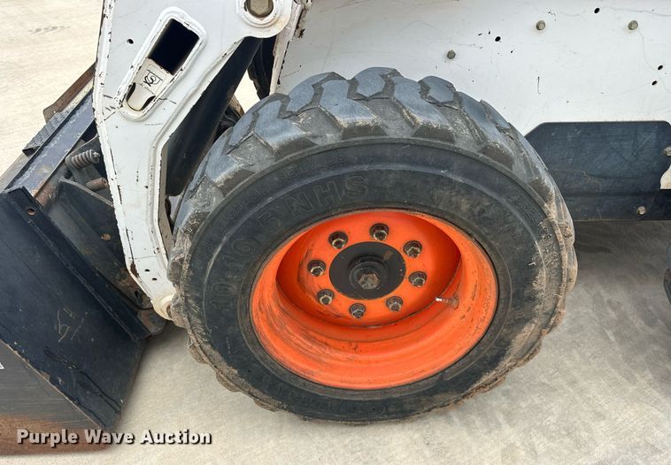 image for item DW5111 2001 Bobcat S175 skid steer loader