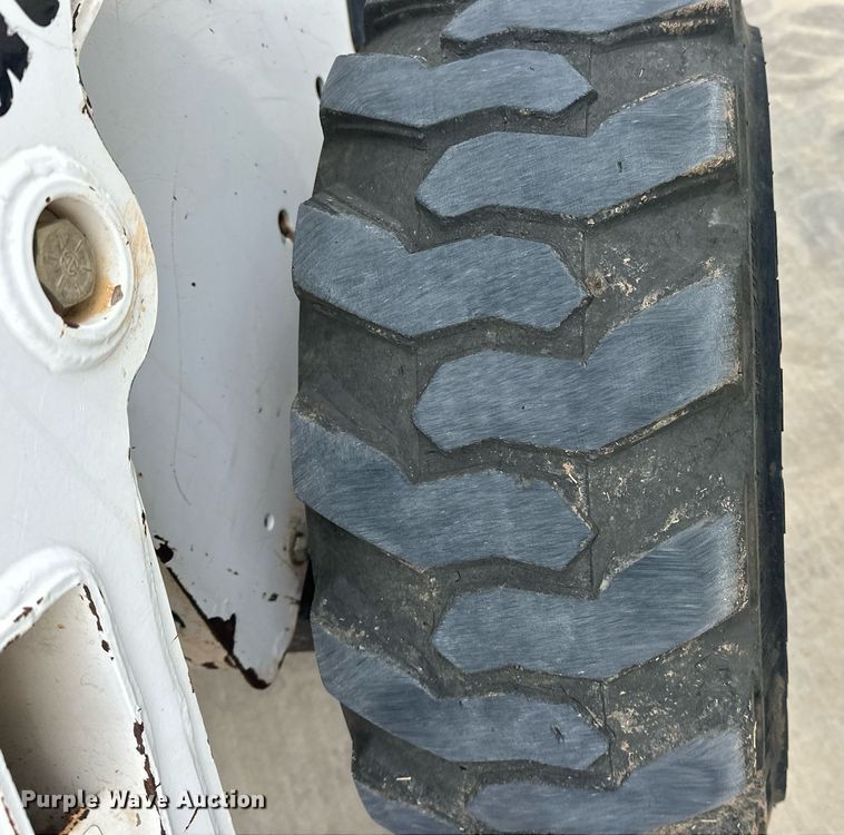 image for item DW5111 2001 Bobcat S175 skid steer loader