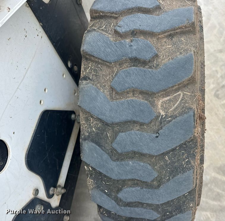 image for item DW5111 2001 Bobcat S175 skid steer loader