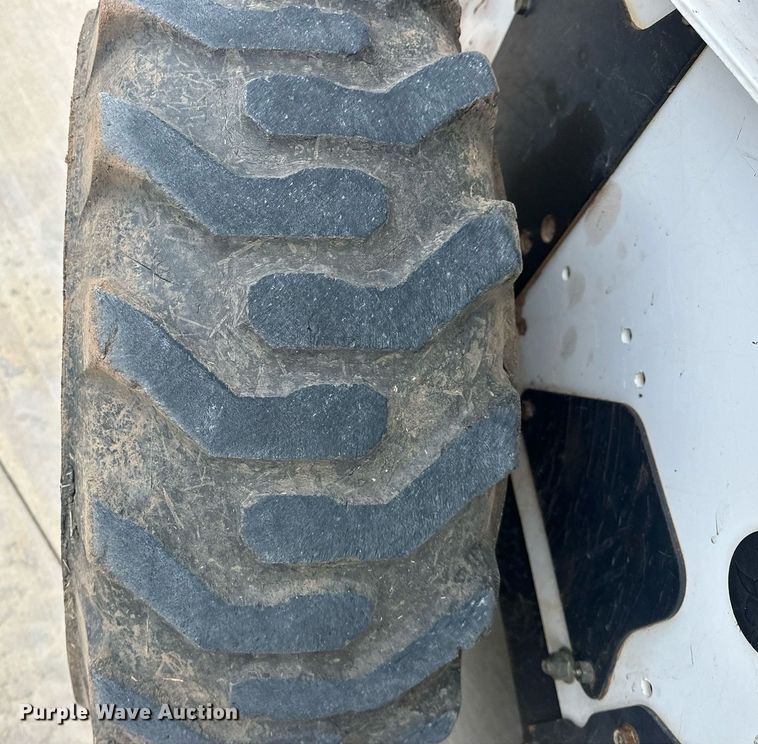 image for item DW5111 2001 Bobcat S175 skid steer loader