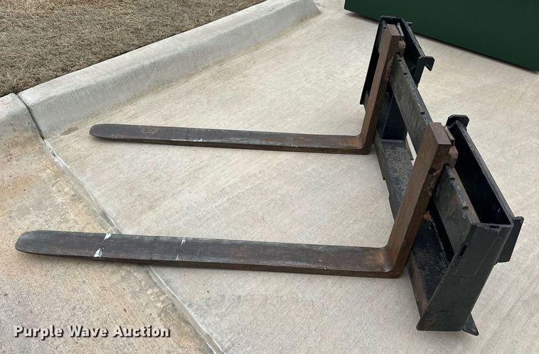 image for item DW5112 Skid steer forks