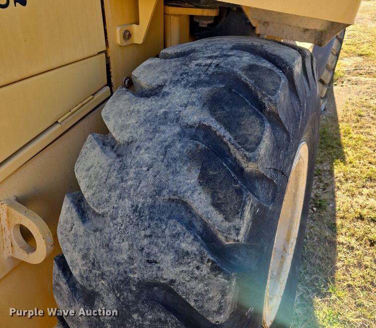 image for item DW8520 2012 John Deere 544K wheel loader