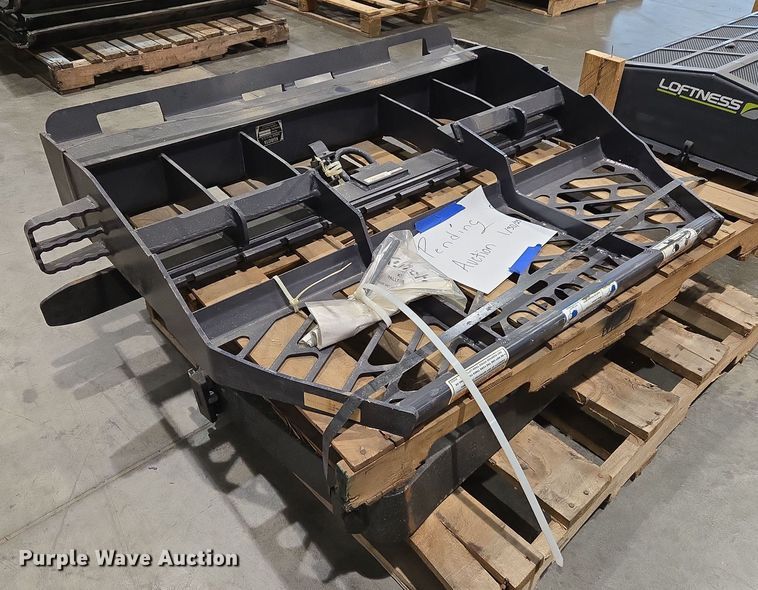 image for item DW8528 Kubota K9722 pallet fork assembly