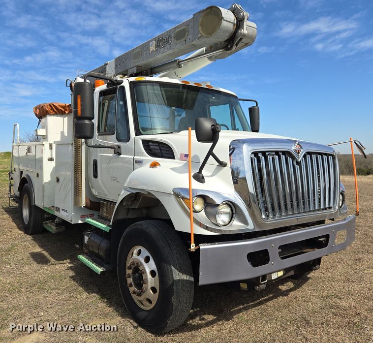 image for item DW8562 2012 International 7300 SBA bucket truck