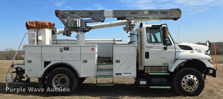image for item DW8562 2012 International 7300 SBA bucket truck