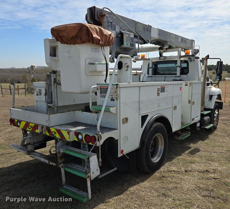 image for item DW8562 2012 International 7300 SBA bucket truck