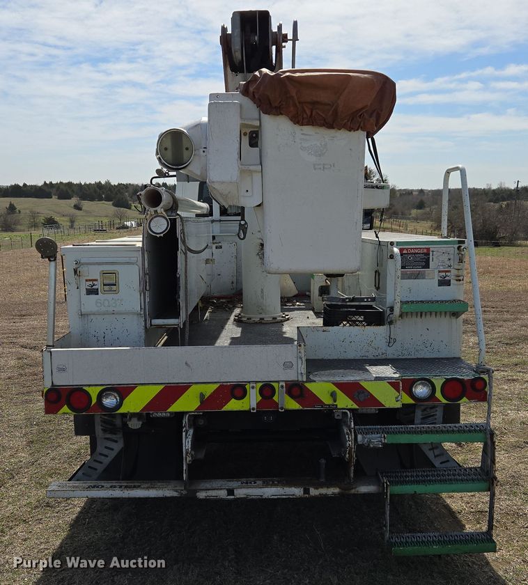 image for item DW8562 2012 International 7300 SBA bucket truck