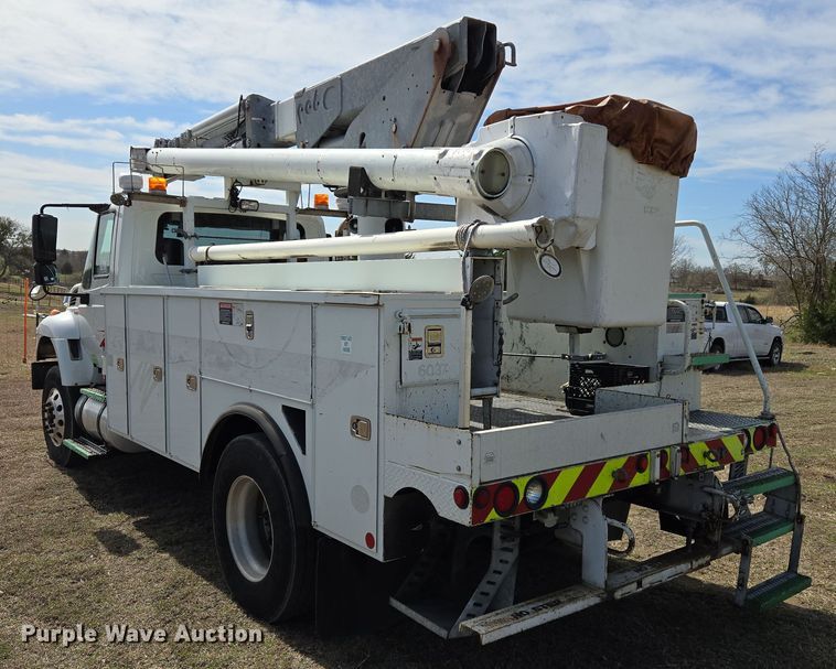 image for item DW8562 2012 International 7300 SBA bucket truck