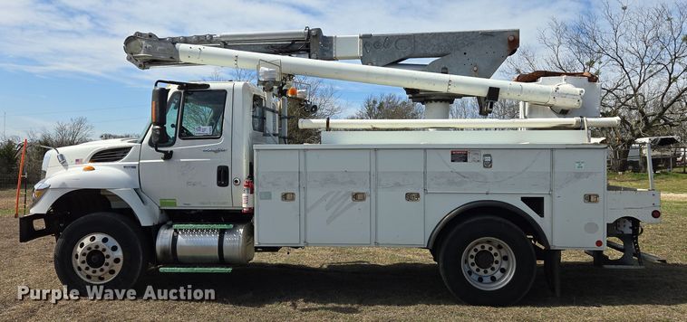 image for item DW8562 2012 International 7300 SBA bucket truck