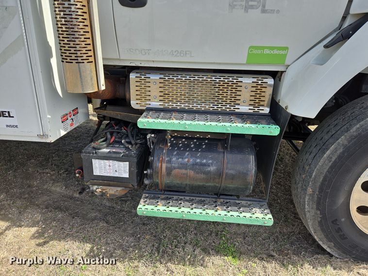 image for item DW8562 2012 International 7300 SBA bucket truck