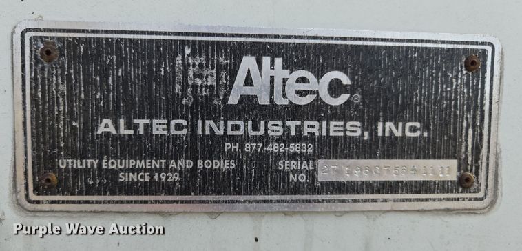 image for item DW8562 2012 International 7300 SBA bucket truck