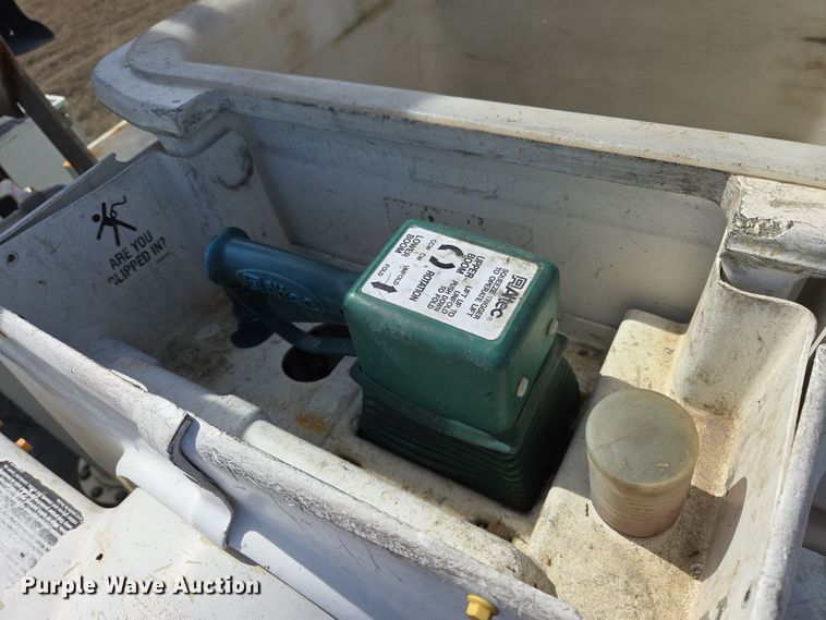 image for item DW8562 2012 International 7300 SBA bucket truck