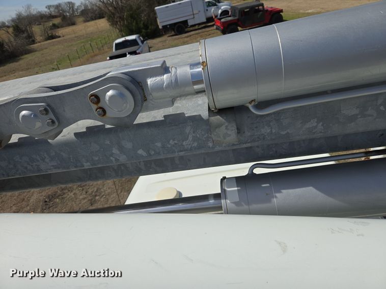 image for item DW8562 2012 International 7300 SBA bucket truck