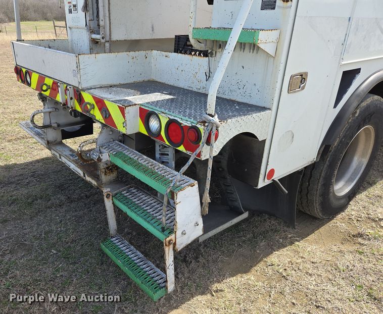 image for item DW8562 2012 International 7300 SBA bucket truck