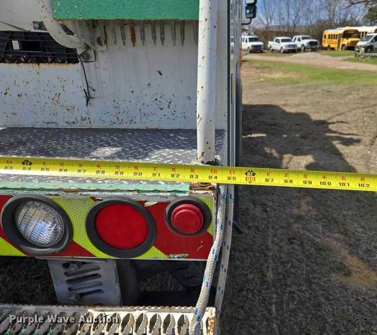 image for item DW8562 2012 International 7300 SBA bucket truck