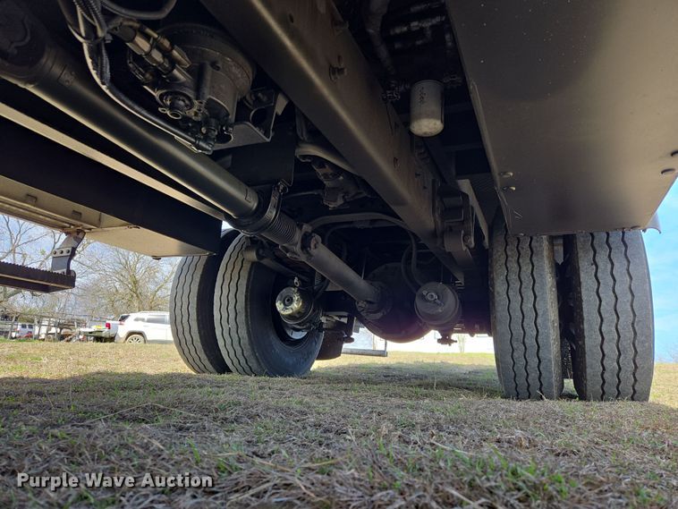 image for item DW8562 2012 International 7300 SBA bucket truck