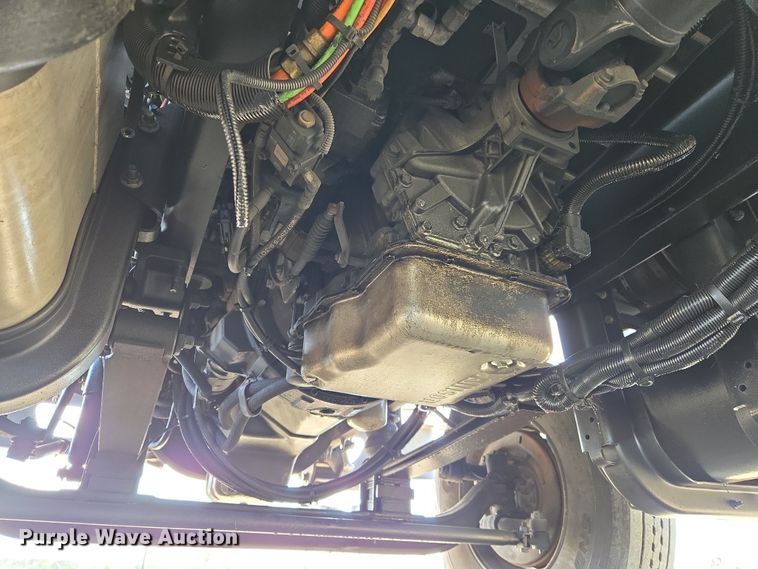 image for item DW8562 2012 International 7300 SBA bucket truck