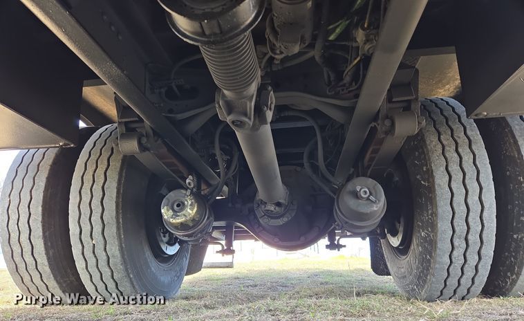 image for item DW8562 2012 International 7300 SBA bucket truck