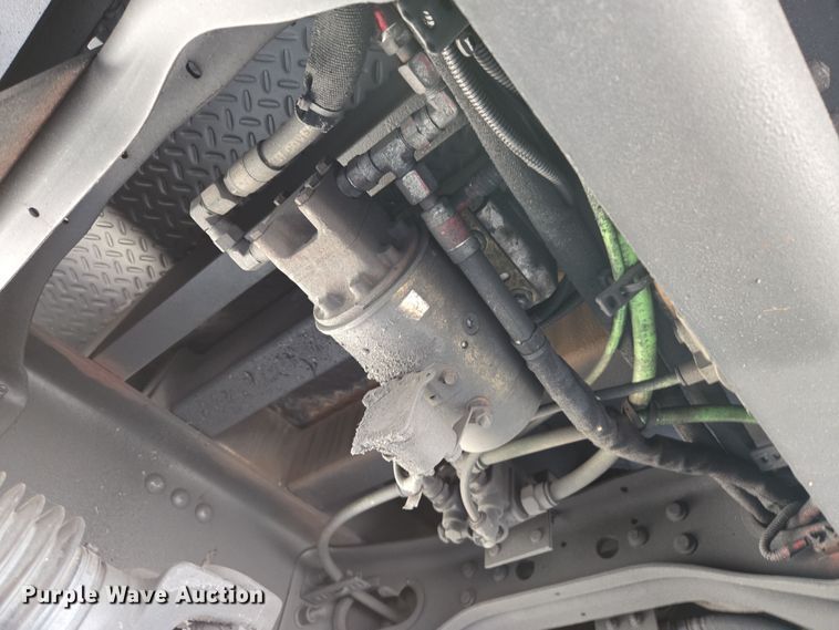 image for item DW8562 2012 International 7300 SBA bucket truck