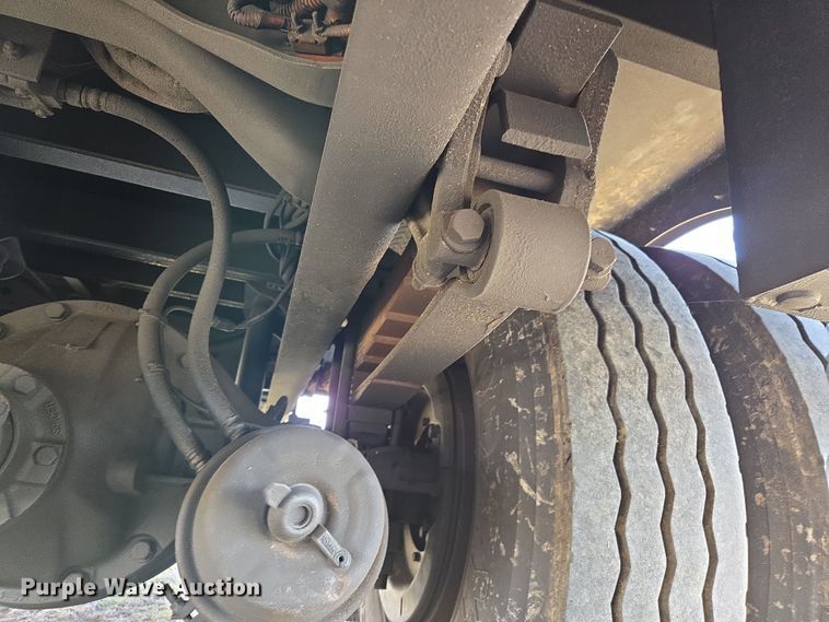 image for item DW8562 2012 International 7300 SBA bucket truck