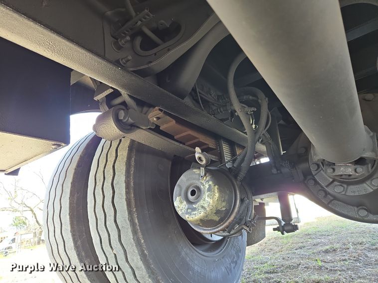 image for item DW8562 2012 International 7300 SBA bucket truck