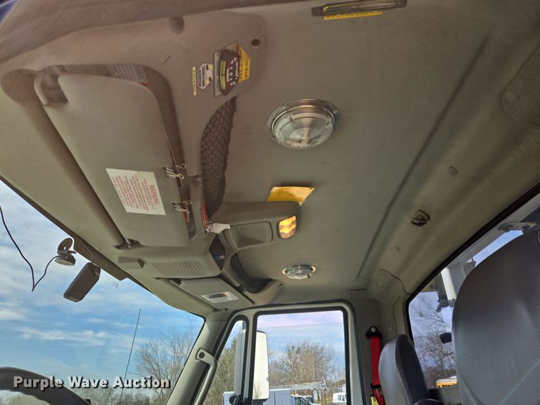 image for item DW8562 2012 International 7300 SBA bucket truck