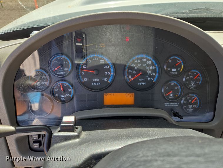 image for item DW8562 2012 International 7300 SBA bucket truck