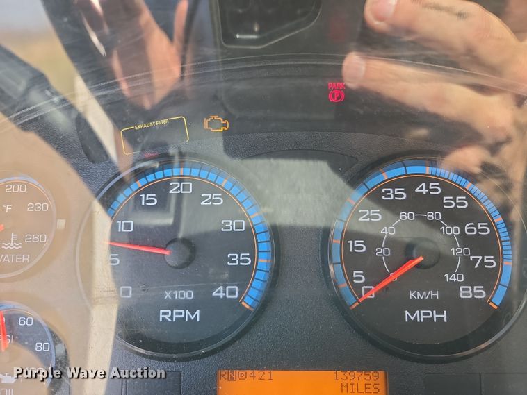 image for item DW8562 2012 International 7300 SBA bucket truck