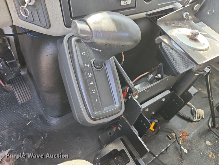 image for item DW8562 2012 International 7300 SBA bucket truck