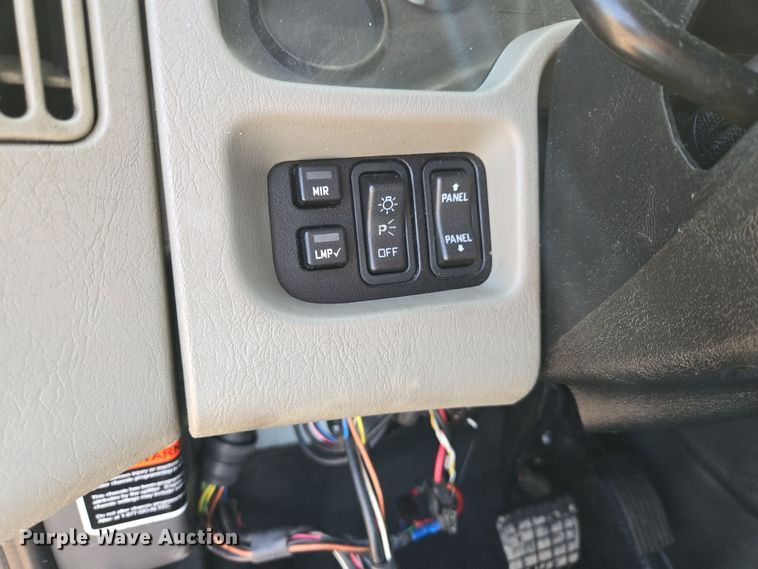 image for item DW8562 2012 International 7300 SBA bucket truck