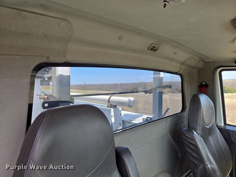 image for item DW8562 2012 International 7300 SBA bucket truck