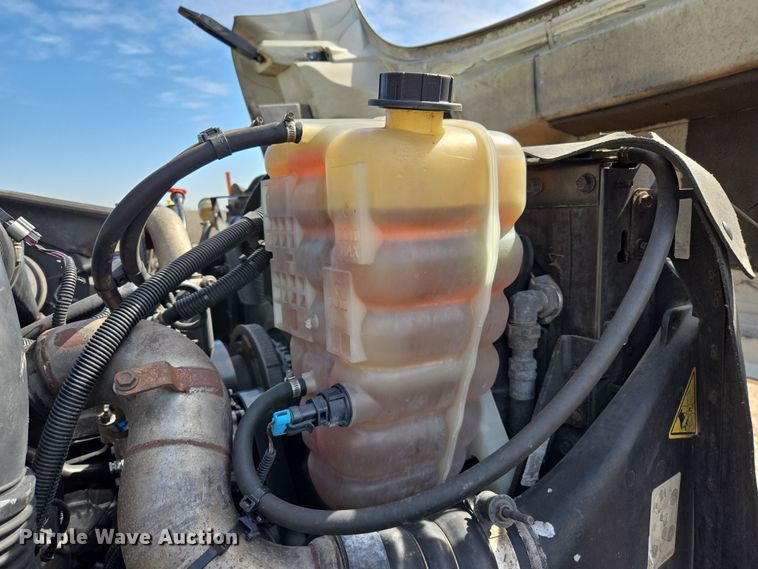 image for item DW8562 2012 International 7300 SBA bucket truck